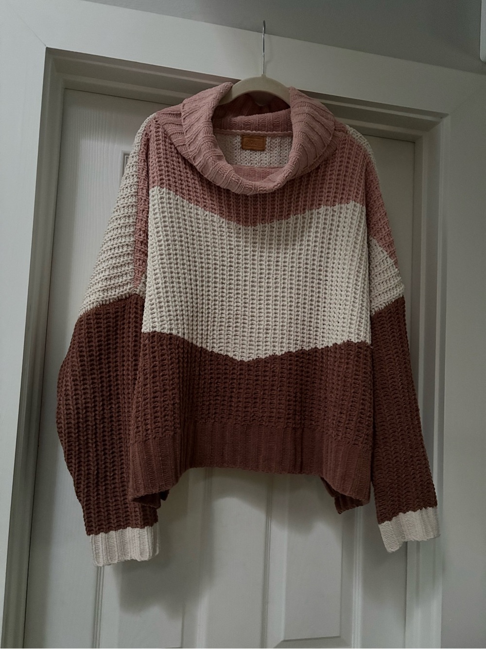 POL Chunky Colorblock Cowlneck Sweater in Dusty Pink, Cream & Brown
